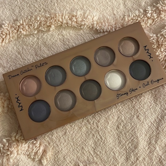 NYX | Stormy Skies Eyeshadow Pallette - Picture 6 of 7